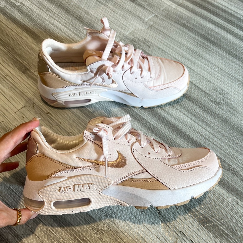 NIKE WOMENS AIR MAX EXCEE SNEAKER - BLUSH